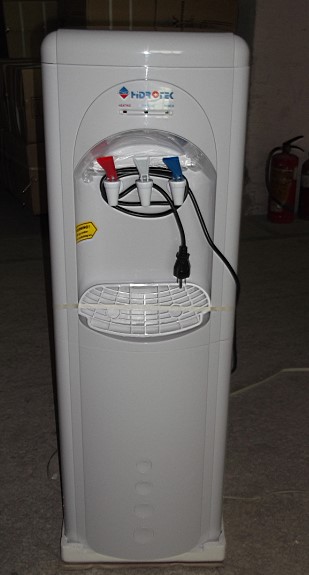 DISPENSADOR DE AGUA CLASICO, DE PISO, 3 TEMPERATURAS, 2-5 LPH, 220V/60HZ, NO INCLUYE FILTROS